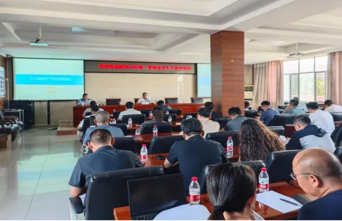 市城投集團(tuán)公司組織召開二季度暨“安全生產(chǎn)月”安全教育培訓(xùn)